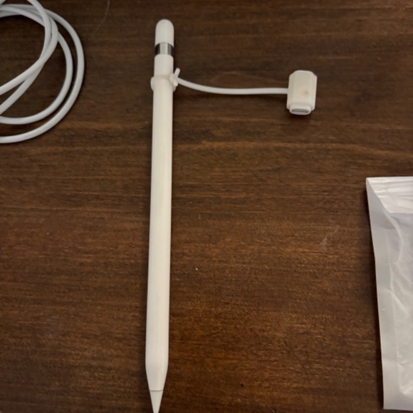 1st Generation Apple Pencil w/ charger & accessories - Picture 2 of 5